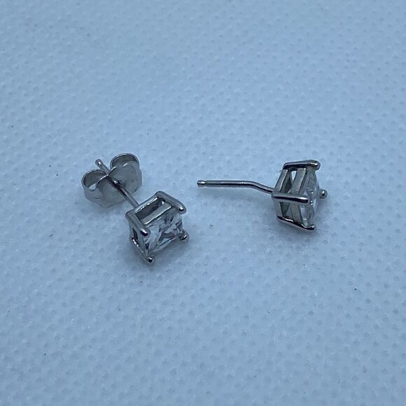 💛 925 Princess Cut CZ Stud Earrings - Picture 4 of 6